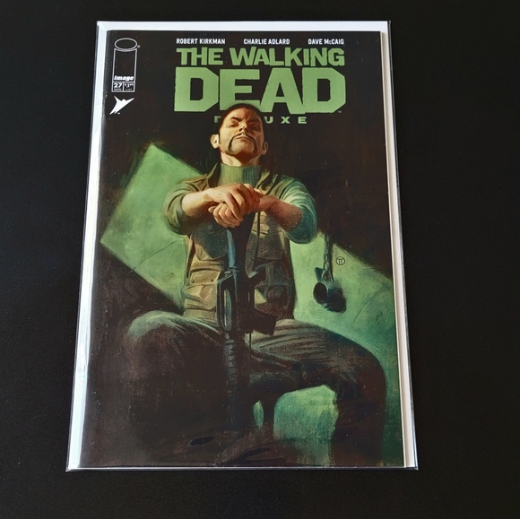 Walking Dead Deluxe #27 - Picture 1 of 7